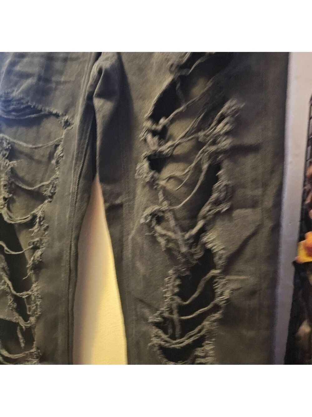 AE Strigid Ripped Mom Jean - Picture 7 of 11
